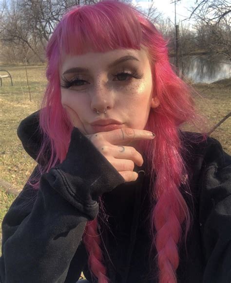 𝘧𝘪𝘯𝘥 𝘮𝘦 𝘩𝘶𝘯𝘯𝘪𝘦𝘣𝘶𝘮 🎸 In 2024 Light Pink Hair Hair Inspiration Pretty Hair Color