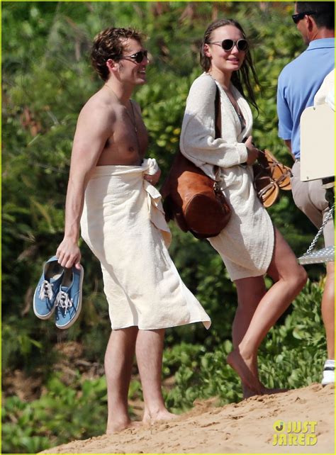 Finnick S Looking Fine Sam Claflin Goes Shirtless In Hawaii Photo Bikini Sam