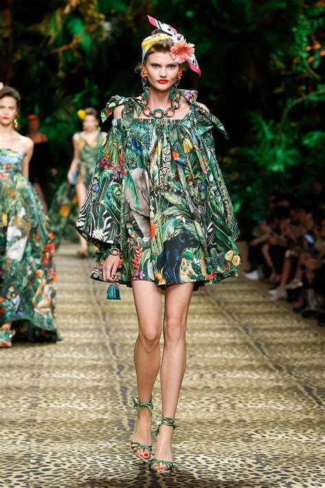 Discover Videos And Pictures Of Dolce And Gabbana Summer 2020 Womenswear