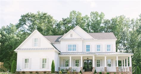 Maybe you would like to learn more about one of these? The Best Exterior Paint Colors for Farmhouses | Southern ...