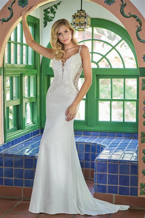F Sexy Embroidered Lace Stretch Crepe Wedding Dress