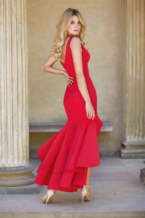 Jakie buty wybrać do czerwonej sukienki na wesele Casualism BLOG