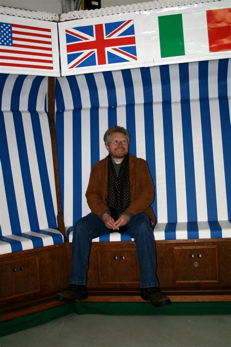 Verheiratet is also the past (passive) participle of the transitive verb verheiraten (= to marry two people like in the english sentence the. "carry on regardless" - Steckbrief