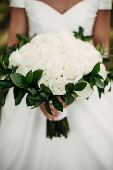 35 Elegant White Wedding Bouquets You Will Love Mrs To Be