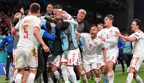 Minute per direkt verwandelten freistoß sein erstes tor in der höchsten spielklasse im englischen fußball. Russland - Dänemark 1:4: Fußball-Wunder! Dänemark erreicht ...