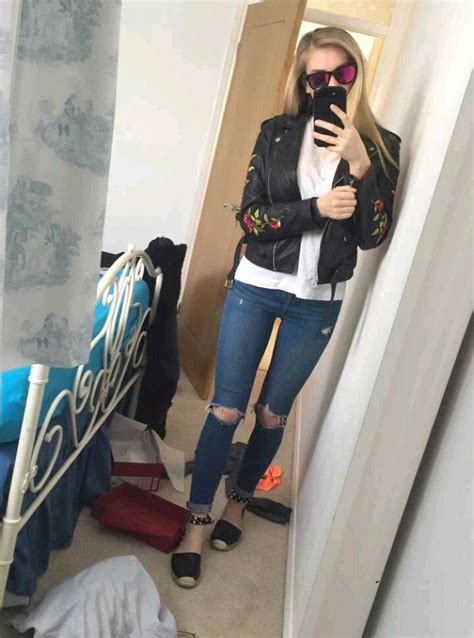 Beth Lily Tight Jeans Selfie Scrolller