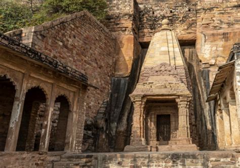 Chaturbhuj Temple Hosting The Worlds Oldest Carved Zero Newsbharati