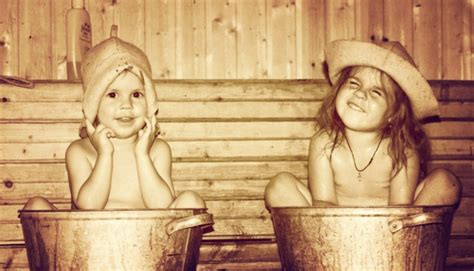 родители с детьми голые в бане фото Telegraph