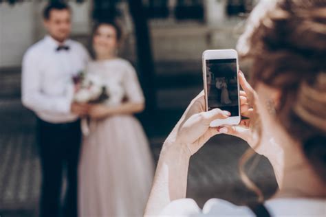 6 Cell Phone Etiquette Rules For Wedding Guests