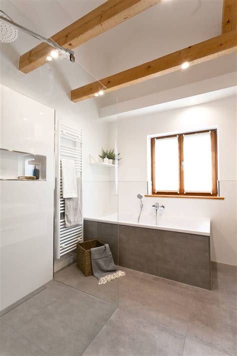 Badezimmer Ideen Design Und Bilder Homify Gro E Badezimmer Fliesen Betonoptik Moderne