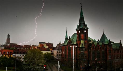 Nie byłoby powyższych map z informacjami gdzie jest burza, gdyby nie detektory wyładowań atmosferycznych. Wrocław: Wciąż pada deszcz czy będzie burza? (MAPA BURZOWA ...