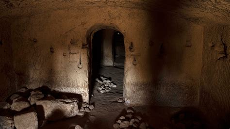 Israeli Archaeologists Excavating Jesus Midwife Tomb