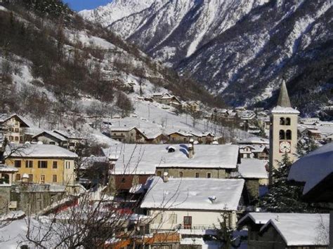 La valle d'aosta è una piccola regione situata a nord ovest, nel cuore delle alpi. Per te.. grazioso appartamento in Valle d'Aosta ...
