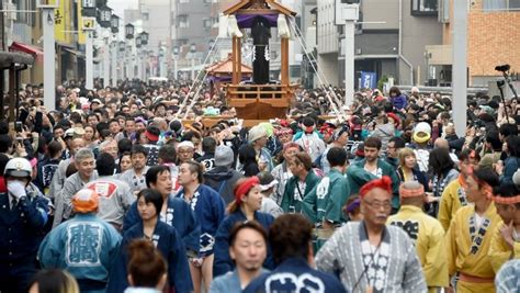 Les Images étonnantes Du Festival Du Phallus De Fer Au Japon Ladepechefr