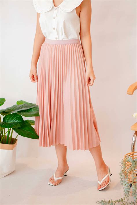 twirl me pleated skirt in pink