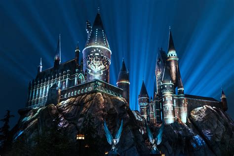Summer To Do Universal Studios Hollywood Lights Up Hogwarts Castle