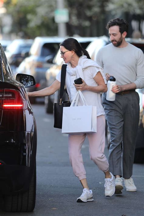 Courteney Cox In Pink Sweatpants Shopping On Melrose Place 13 Gotceleb