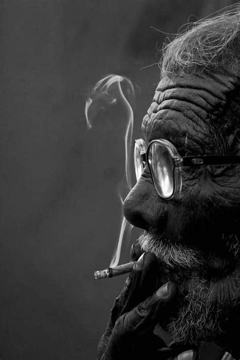 Old Man Smoking Foto Portrait Portrait Photography Tips Male Portrait