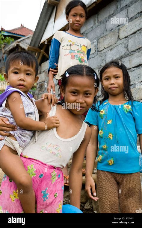 Indonesian Young Girls Village Stockfotos And Indonesian Young Girls
