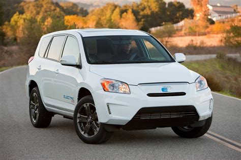 Electric Rav4 Makes Its Debut At The La Auto Show Aol Uk Cars