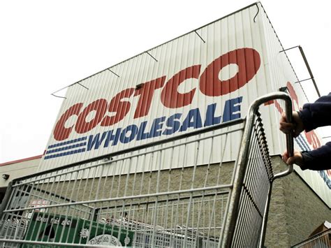 Why Costco Pays Its Retail Employees 20 An Hour