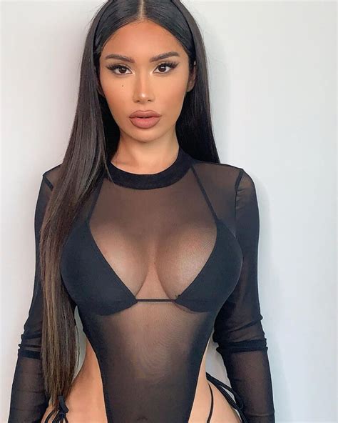 Janet Guzman Sizzles In A Tight Bodysuit Edm Chicago