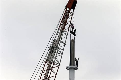 With Spire In Place Los Angeles Skyscraper Becomes Tallest Building In