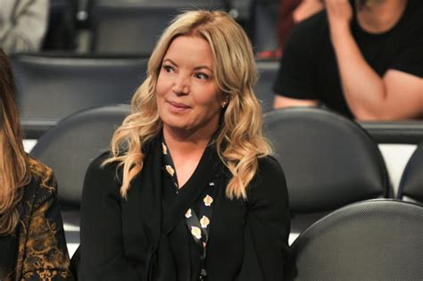 Look Lakers Owner Jeanie Buss Announces Significant Personal News