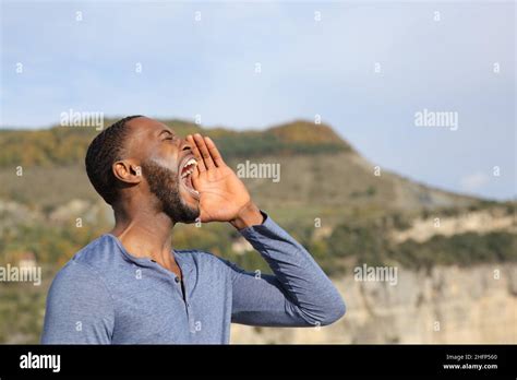 Man Screaming Side View Hi Res Stock Photography And Images Alamy