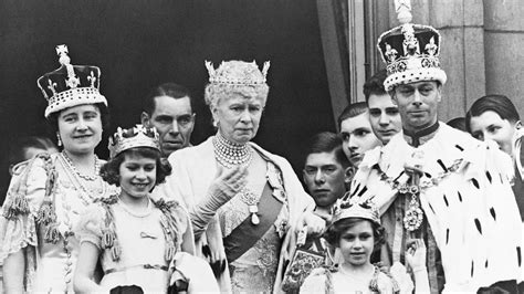 She had one sister, princess margaret, four years younger than her. Read Queen Elizabeth's Review of Her Father's Coronation ...