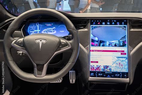 Foto De Interior Dashboard View Of The Tesla Model S P100d Electric Car