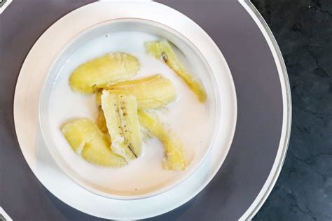 Banana In Coconut Milk Kluay Buat Chi Asian Inspirations