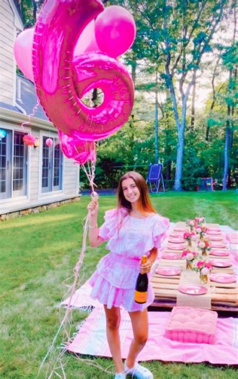 preppy birthday inspo 16th birthday party birthday photoshoot cute birthday pictures