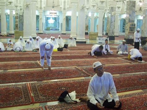 Doa ini tertera dalam kitab maslakul akyar karya mufti betawi sayyid di malam nisfu sya'ban kita berdoa kepada allah untuk panjang umur, murah rezeki, dan tetap iman. Manajemen Sholat dan Manajemen Doa di Tanah Suci ...