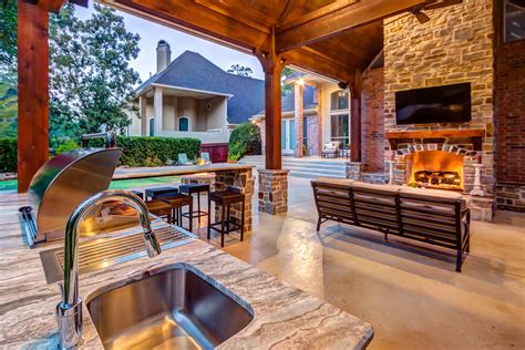 We invite you to browse our galleries of kitchen pictures. Outdoor Kitchens - Creekstone Outdoor Living