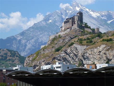 L'entraîneur du fc sion attend un supplément d'âme de son équipe dans la lutte pour le maintien et ce dès ce soir face à servette à tourbillon (20h30). Extreme Football Tourism: SWITZERLAND: FC Sion