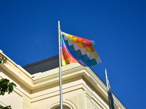 Wiphala Izaron En Pico La Bandera De Los Pueblos Originarios