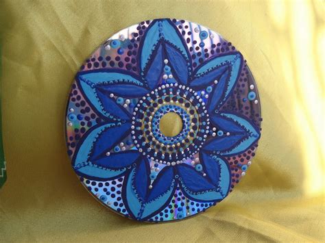 All of us are familiar with the compact disks, shortly called cds. How to upcycle CDs into pretty mosaic | Декор, Орнаменты и ...