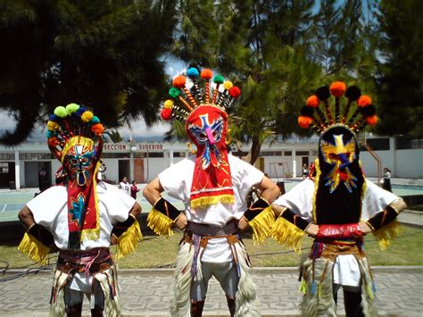 Así mismo, la portería cuenta con 2.44 metros de altura y 7.32 metros de longitud. Grupo de Danzas folclóricas y bailes tradicionales del Ecuador,del CN"Alberto Enríquez: Danzando ...