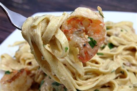 This garlic shrimp scampi pasta is so simple and delicious, you won't believe it only takes 25 minutes to make! Shrimp and Scallop Pasta in White Wine Cream Sauce ...