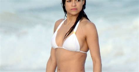 Michelle Rodriguez En Bikini Pour Faire Des Vagues Puretrend My XXX