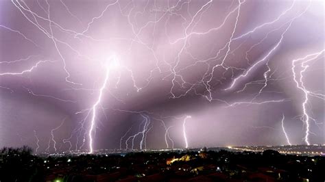 Photographer Captures Incredible Lightning Storm Over Joburg