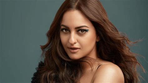 Sonakshi Sinha Takes A Break From Bhuj The Pride Of India Shoot For Mission Mangal Details Here
