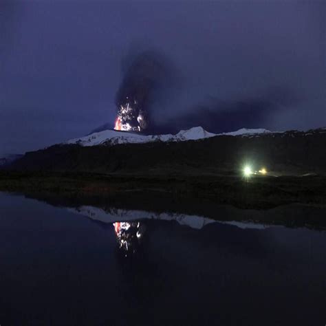 Lightning On The Eyjafjallajokull Glacier Wallpaperrocks Volcano