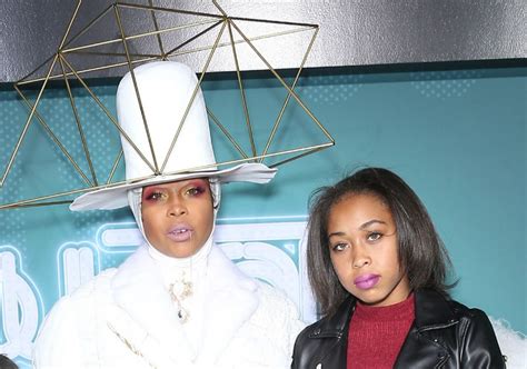 Got It From Her Mama Erykah Badu Duets With Daughter Puma For Your Viewing Pleasure [video