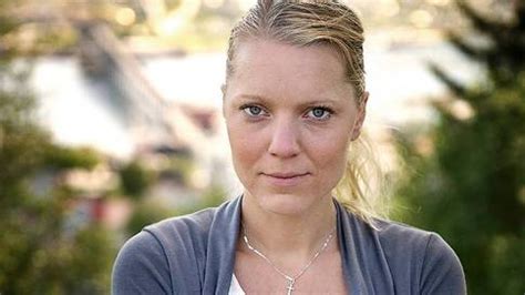 Carina bergfeldt est une journaliste, reporter et auteure suédoise. Carina Bergfeldt - Babelio