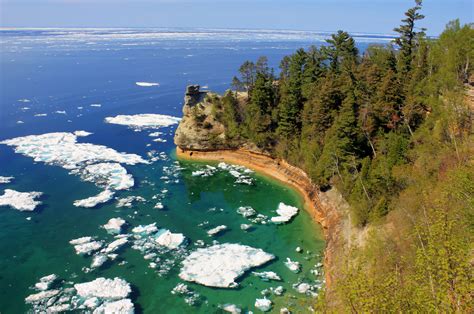 Reasons To Drop Everything And Hike Pictured Rocks National Lakeshore