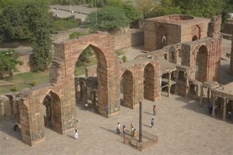 The Qutb Complex And The Arcuate System Of Construction In India