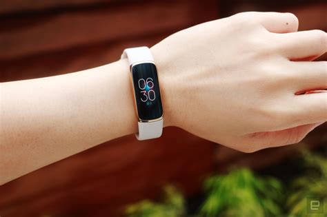 Fitbit Luxe Review A Tiny Tracker Thats Both Easy And Hard On The Eyes