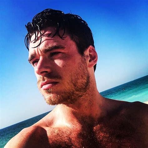 Richard Madden Shirtless Pictures Popsugar Celebrity